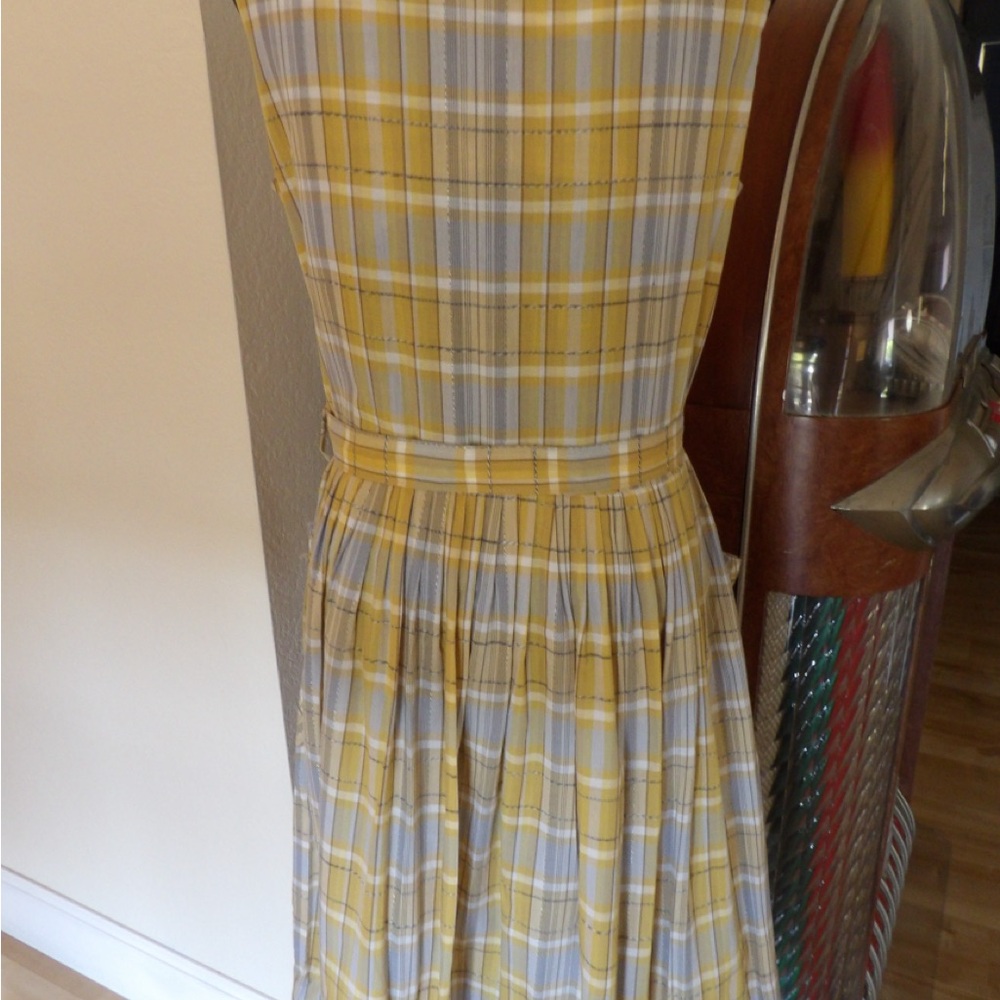 Vintage Sleeveless Dress - Picture 6 of 8